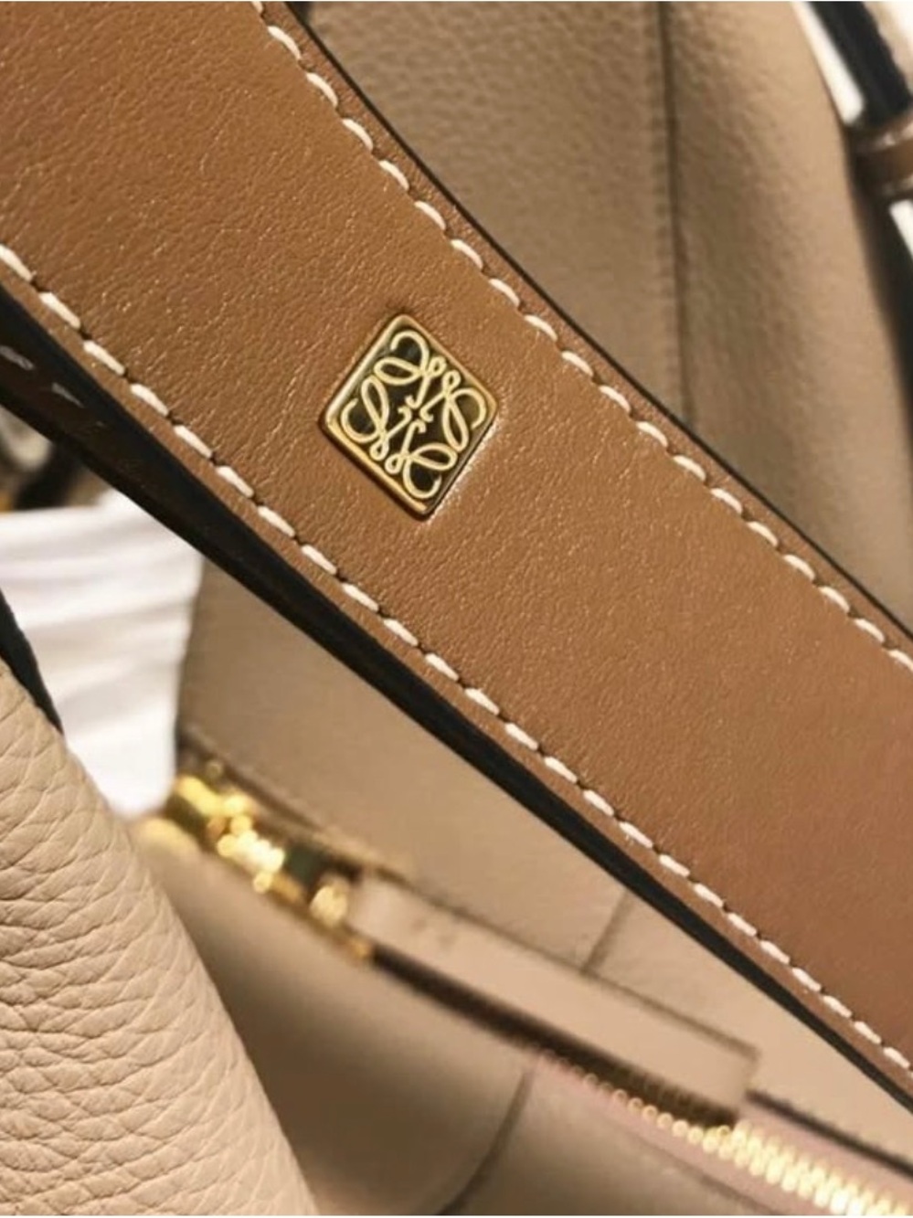 Loewe Medium Hammock Bag Sand and Mink - Picture 5 of 5